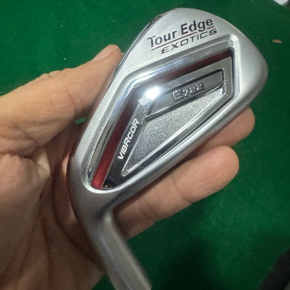 Tour  Edge Iron 7 Heads New 
Available in right and left handed - Picture 14 of 16